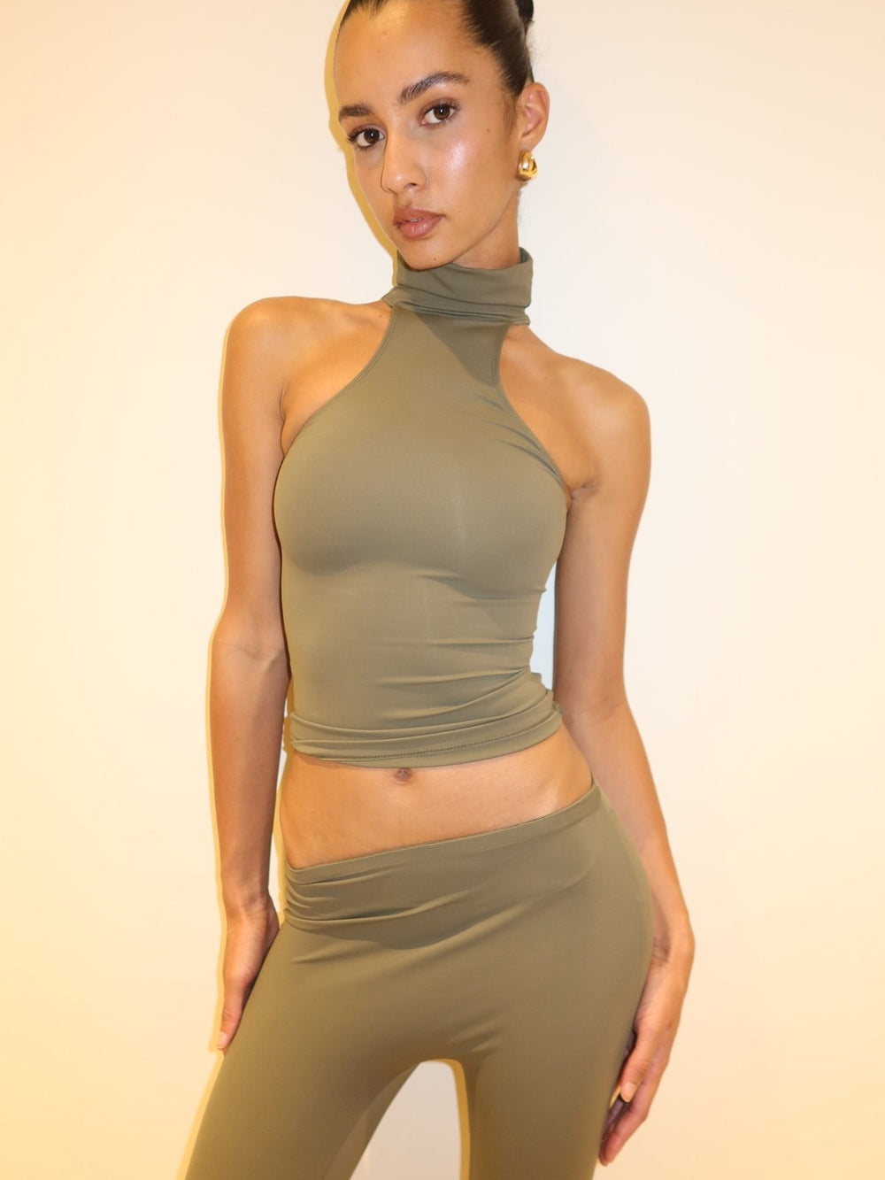 TOP COL ROULÉ OLIVE