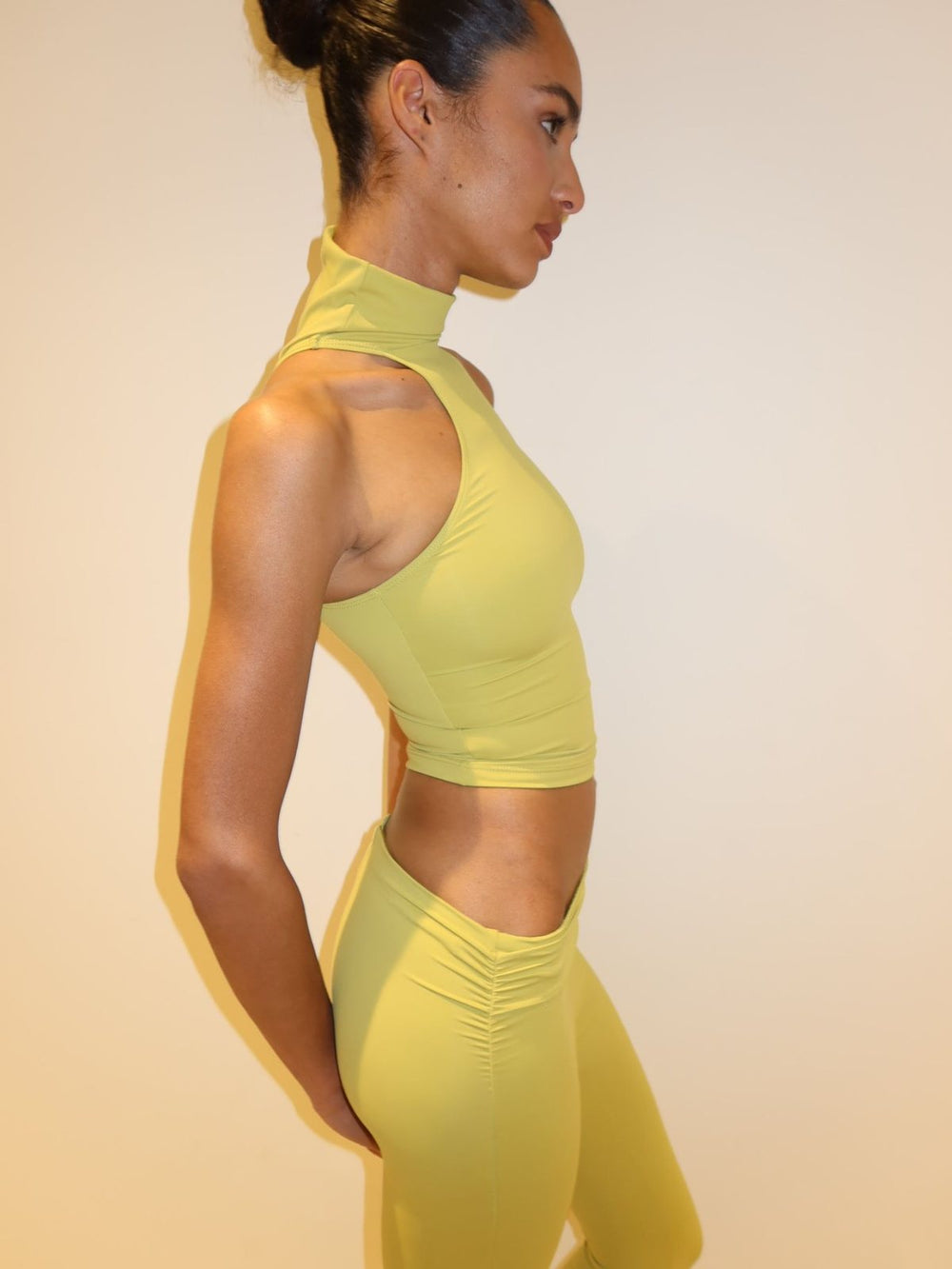 LEGGING ASYMÉTRIQUE ÉVASÉE - MATCHA