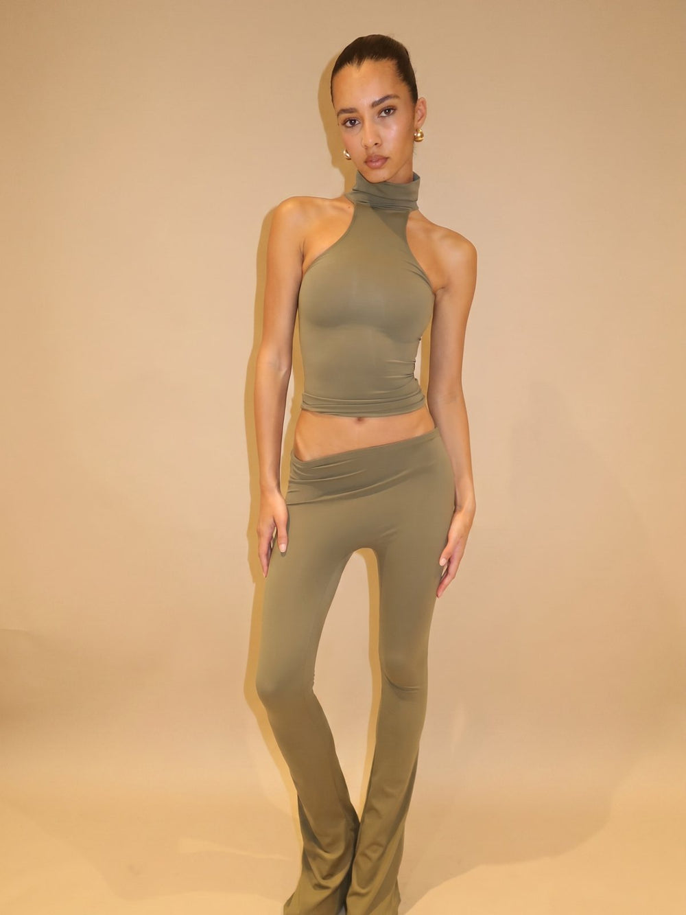 LEGGING ASYMÉTRIQUE ÉVASÉE - OLIVE